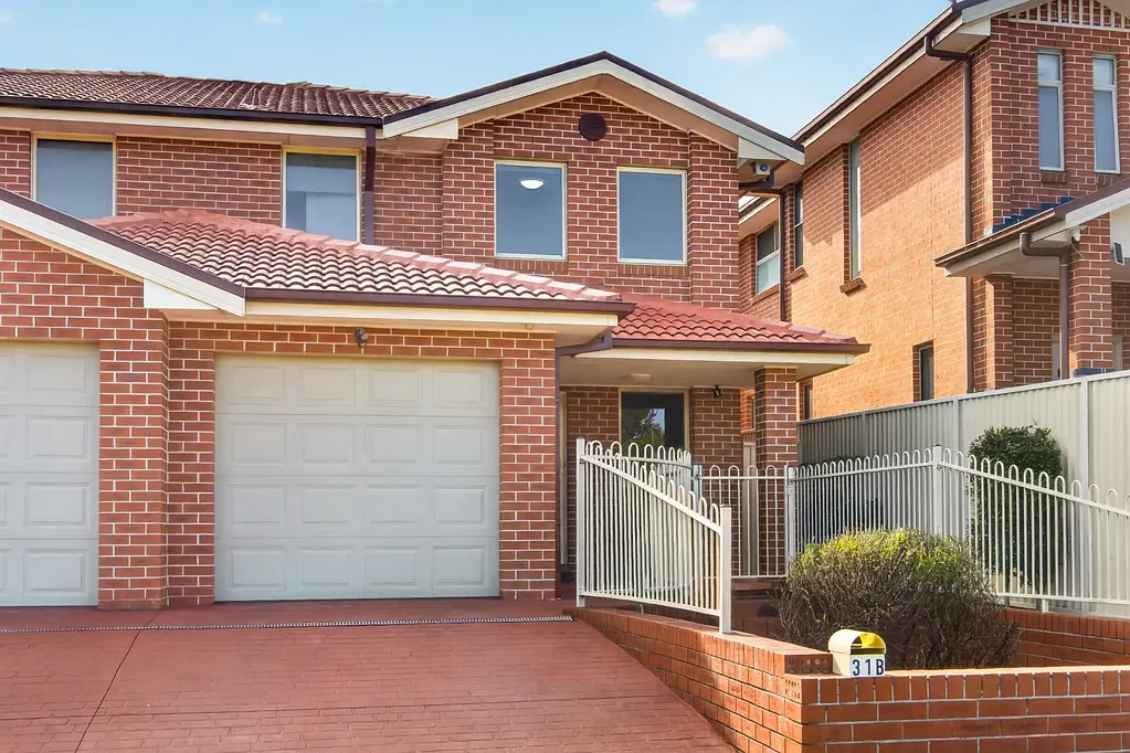 Wentworthville 3Moenga Torrens Title Family Duplex In A Prime Walk-To-Everything Location