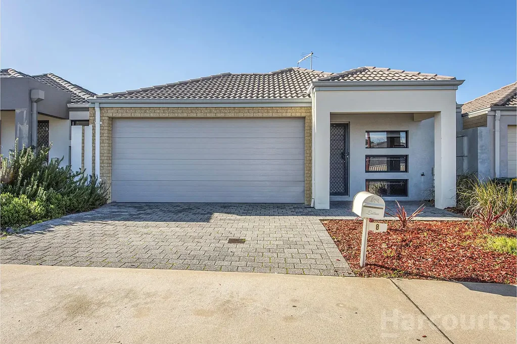 Modern Family Home in Prime Meadow Springs Location