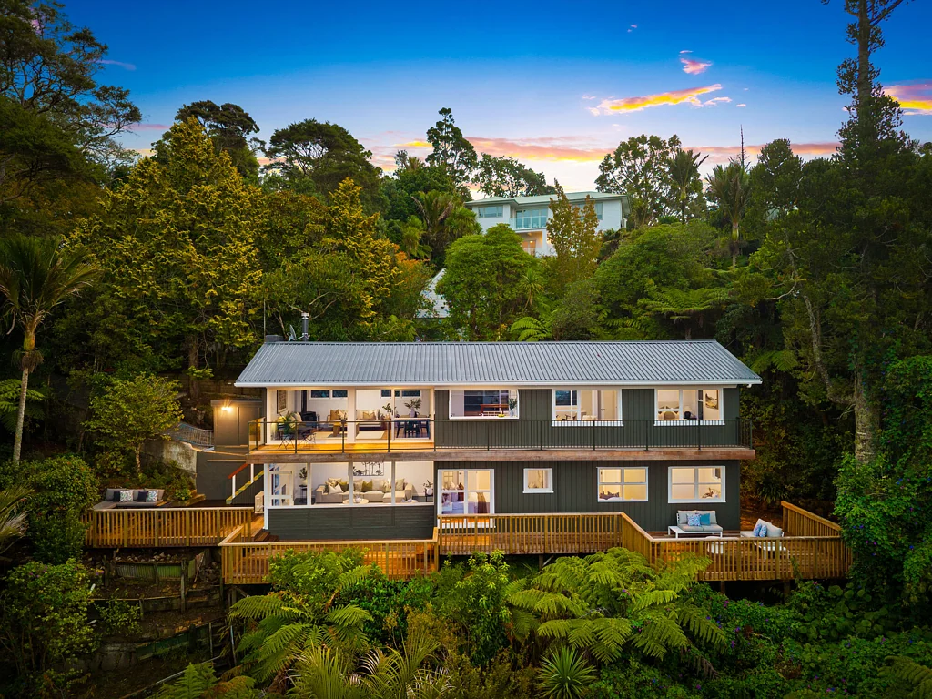Titirangi 4房  Titirangi's Finest - Views, Village & Prestige
