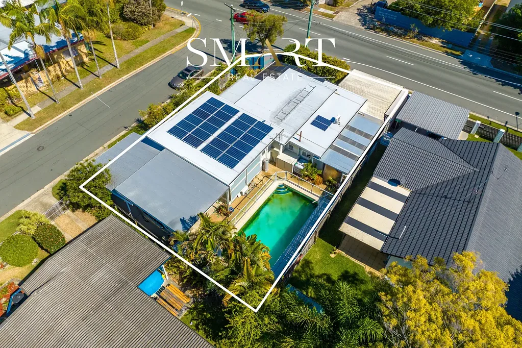 Labrador 4房  Beautiful Corner Block Position Family Home with Development Potential!
