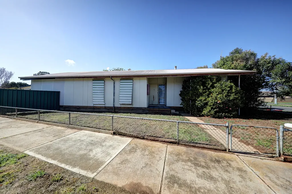 Cobram 4બેડરૂમ Renovator's Delight - Endless Potential