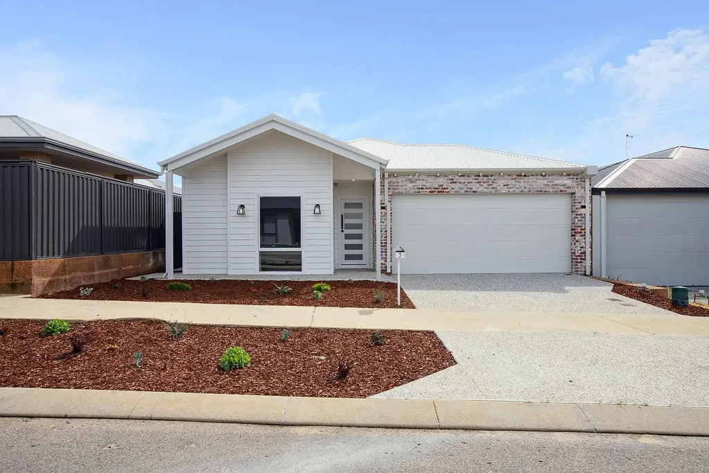NEAR NEW 4 X 2 HOME - BE THE FIRST PERSON TO LIVE HERE!!