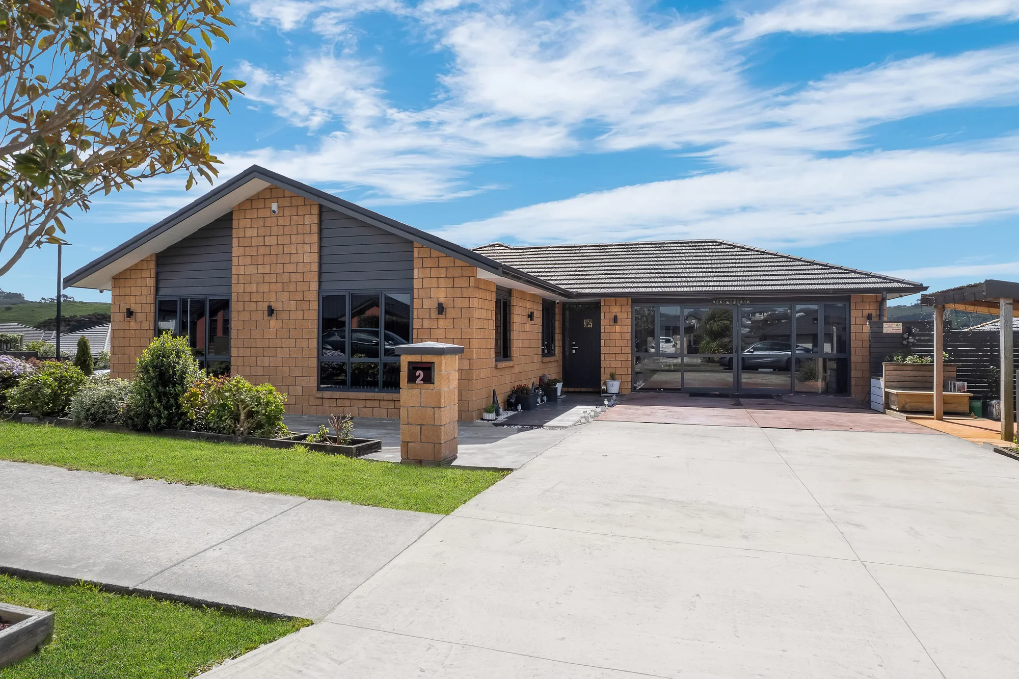 Pōkeno 4房  Corner-Site Living with Space, Views & Versatility