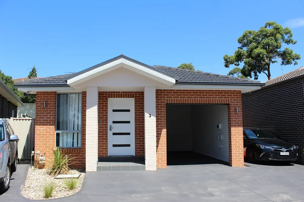 4 Bedroom Townhouse For Lease!