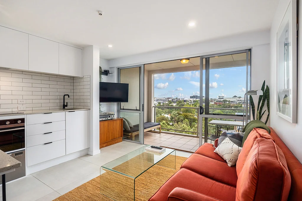 Eden Terrace 2Zimmer Top Floor Corner  / 2 car garage