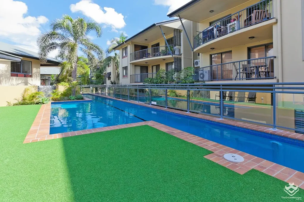 Large Spacious Apartment With Street View