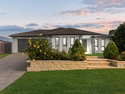4 Highland Drive, Regents Park