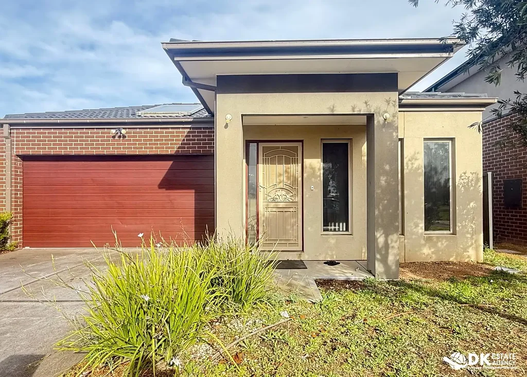 Modern & Spacious 3 Bedroom House in Tarneit