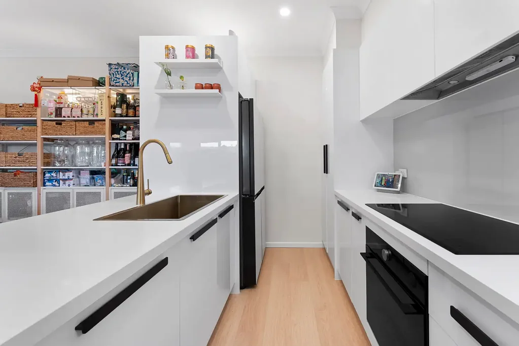 Clayton 2Kwarto Central Location. Loft Design. Immaculate Condition.