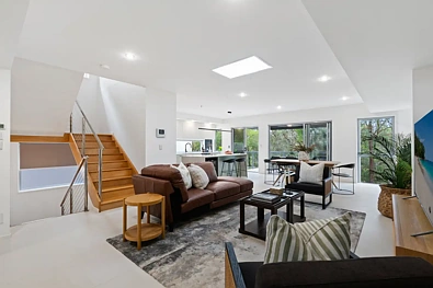 Bundall 5 Slaapkamer Free Standing House & Architectural Elegance with River Views