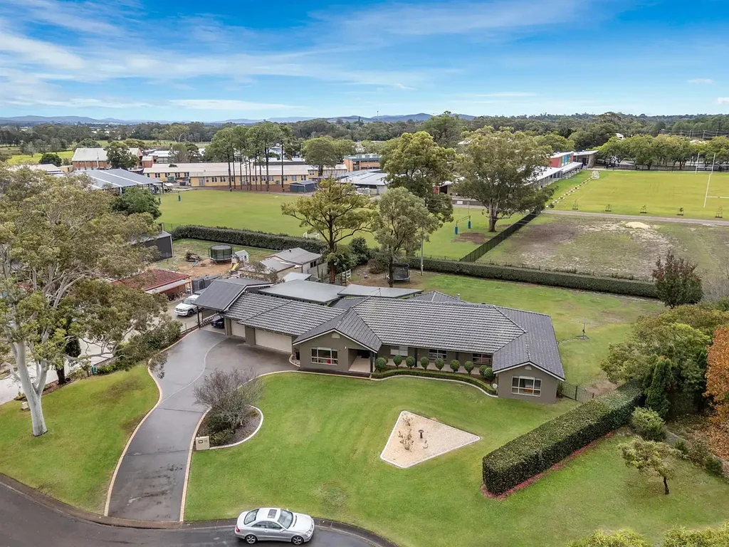 Heatherbrae 5 Slaapkamer Street presence assured
