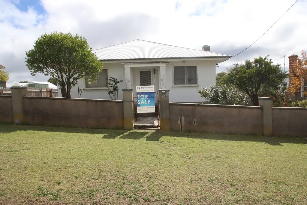 Wallangarra 3침실 Solid build on the border..