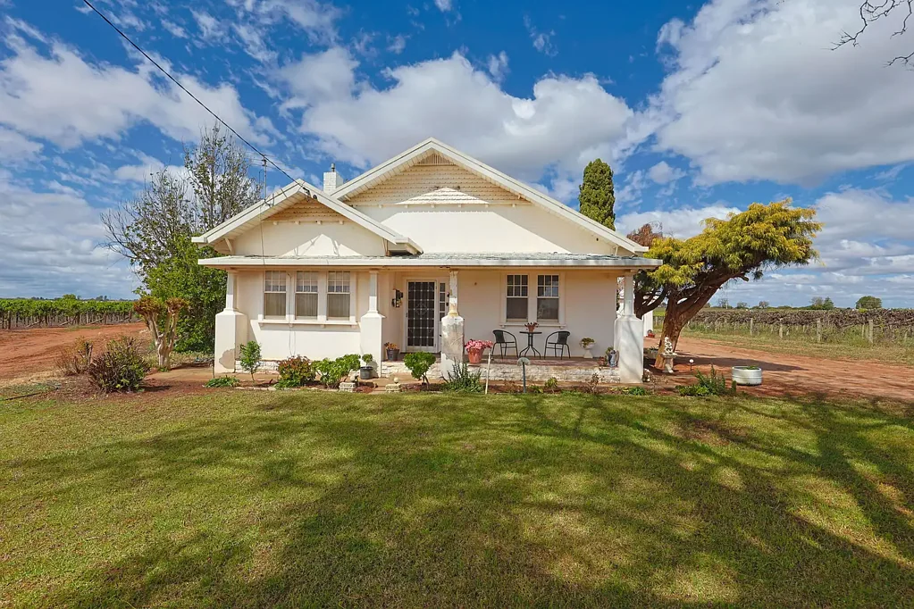 Coomealla  Well-Loved Californian Bungalow