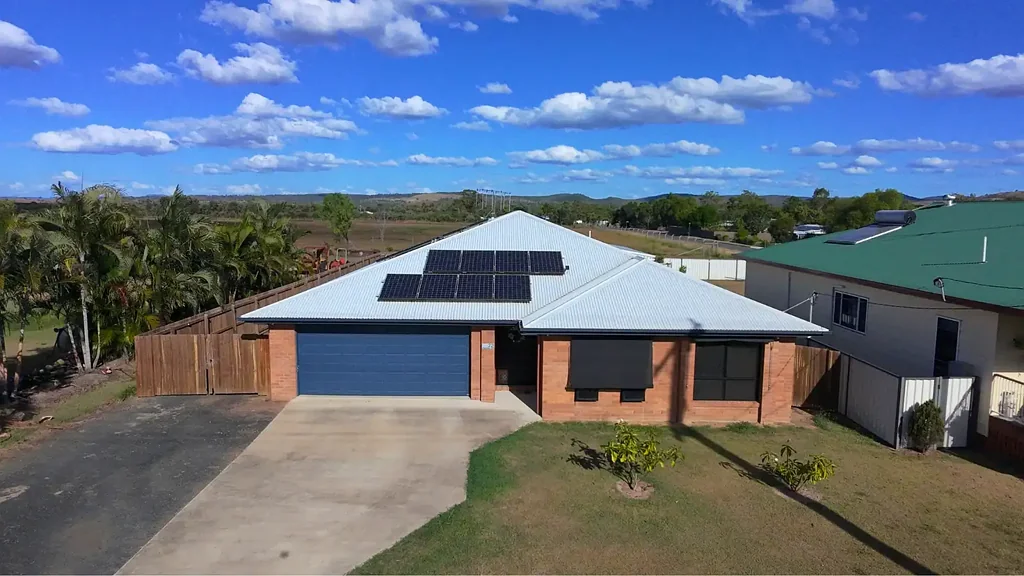 Gayndah 5ਬੈੱਡਰੂਮ Flood-Free Family Living on 1,012sqm - Shed, Solar & Space for Everyone