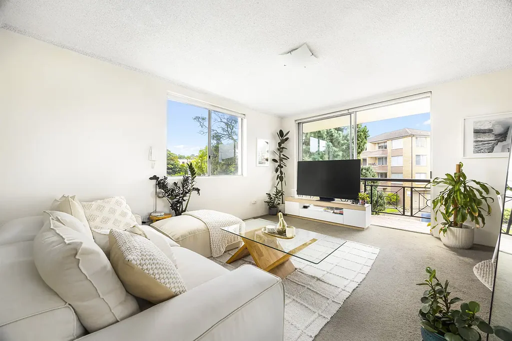 Bondi Beach 2房 Bondi近邻 朝北采光佳 精品安保楼 三面窗景 步行海滩餐饮 A Home Filled With Light and Lifestyle