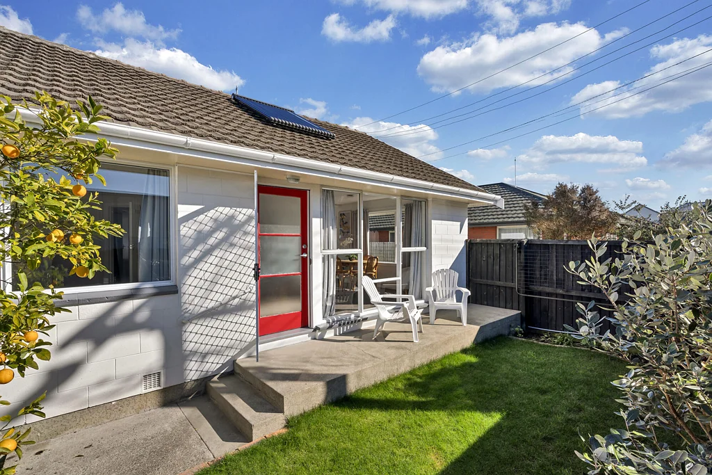 Sydenham 2chambre Sun-Soaked, Fully Renovated & Solar Smart