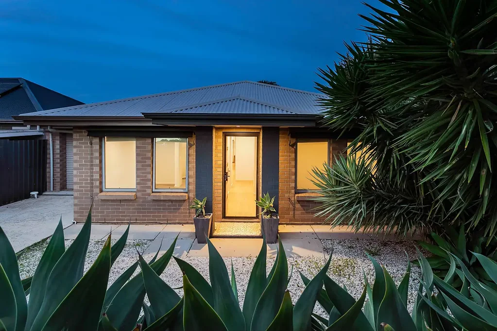 Morphett Vale 3 Slaapkamer Freshly Updated Family Home with Modern Comforts
