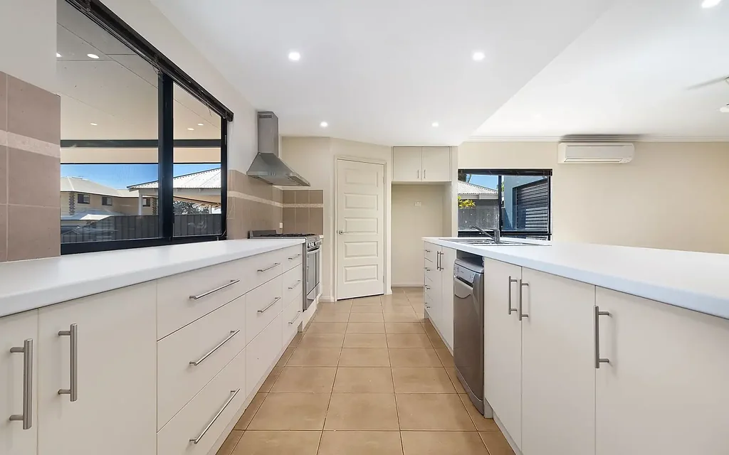 Baynton 4Kwarto Family Living with a Poolside Twist in Sought-After Baynton