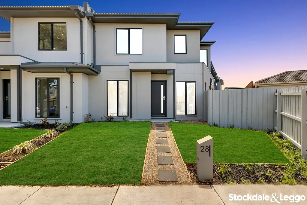 Laverton 4 Bedroom Contemporary Family Living in a Prime Location