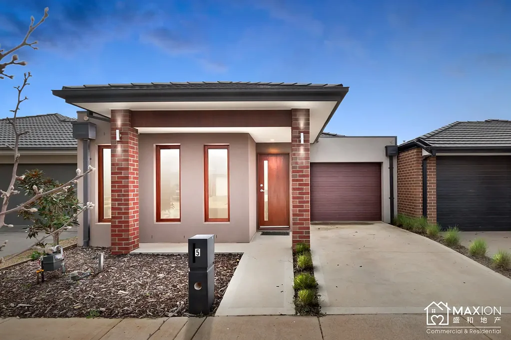 Thornhill Park 3 Bedroom Modern Family Home with Smart Design & Secure Lease