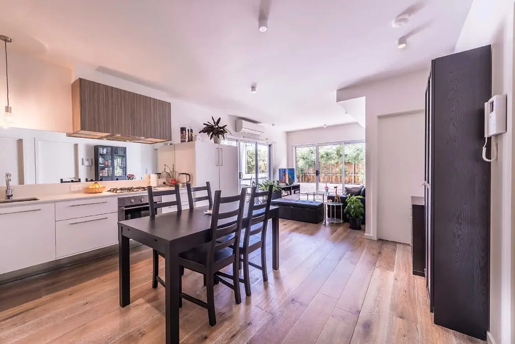 TWO BEDROOM GROUND FLOOR APARTMENT IN PRIME LOCATION!  | FLARE REAL ESTATE
