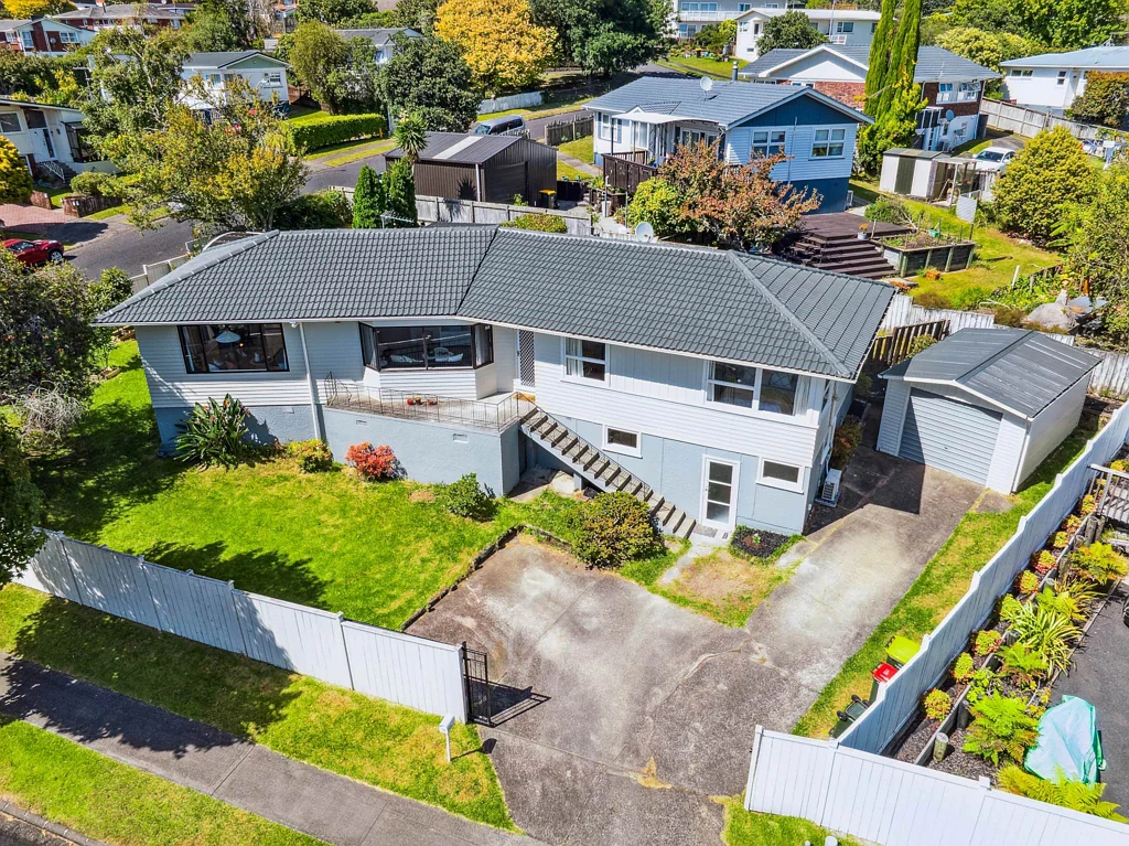 Pakuranga Heights 3房  Thoughtfully Upgraded – and Move-in Ready Drea...