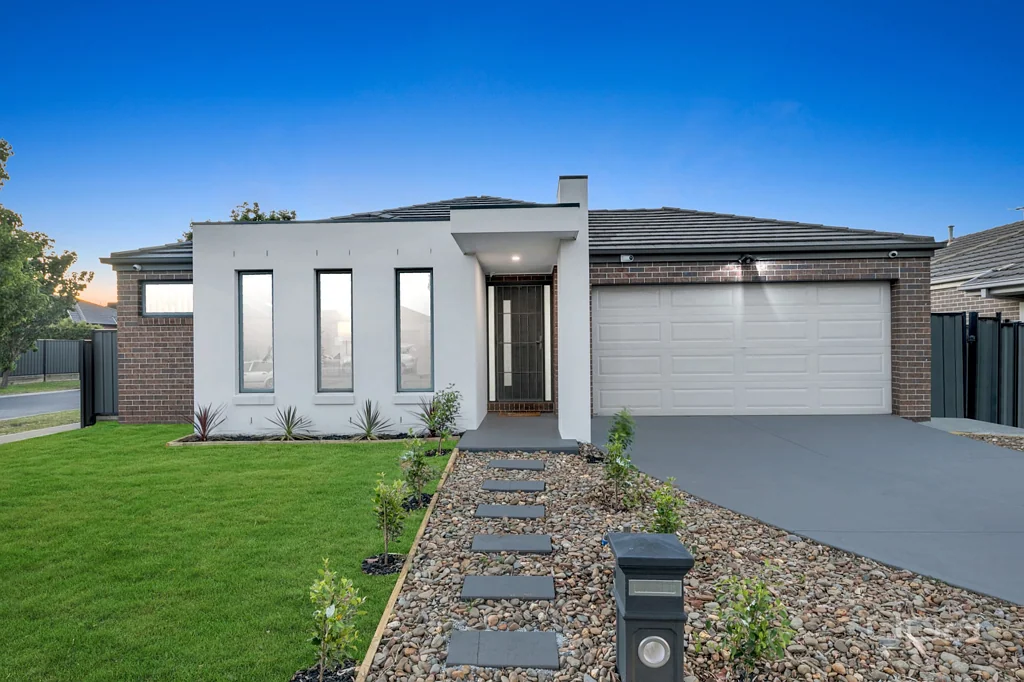 18 Yaramba Boulevard, Point Cook, VIC 3030