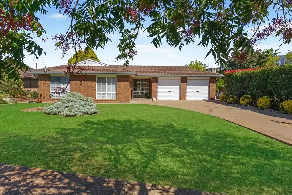 West Wyalong 4બેડરૂમ Immaculate home in perfect position
