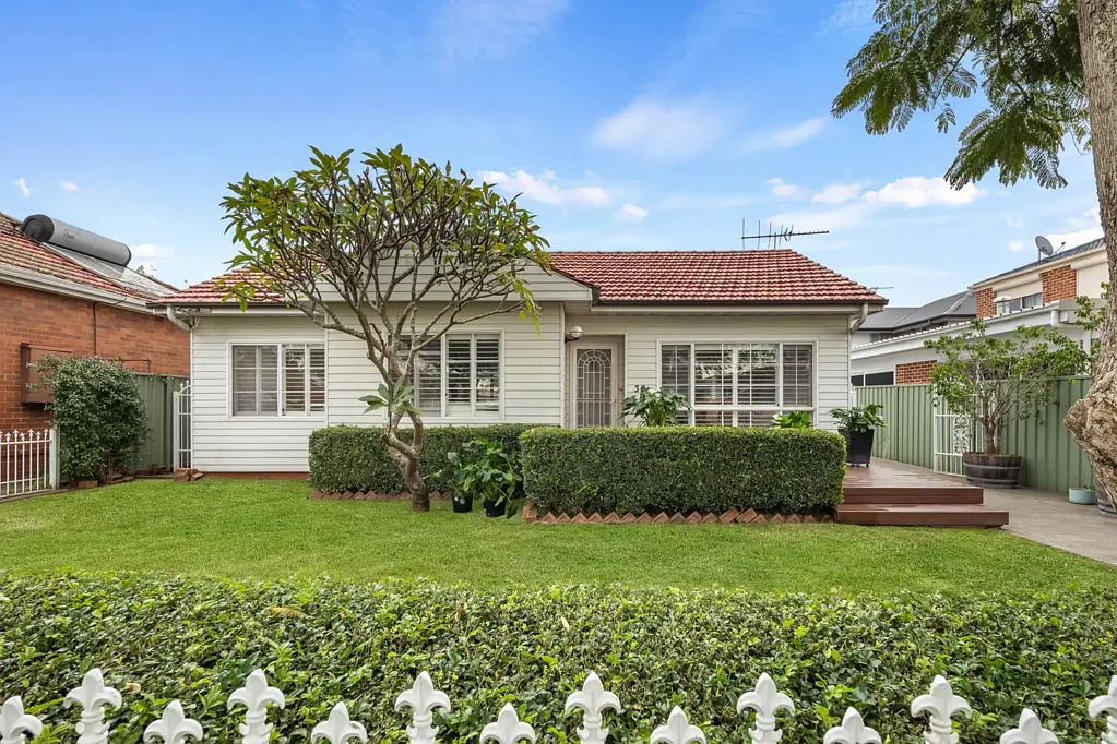 Kogarah 4chambre Beautifully Renovated Single Level Home