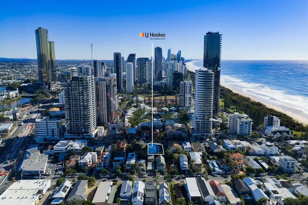 Mermaid Beach 14ਬੈੱਡਰੂਮ Double the Land - Triple the Potential in Mermaid Beach