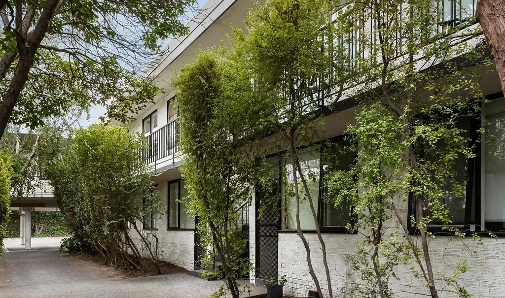 STYLISH ONE BED IN LEAFY LIFESTYLE LOCATION