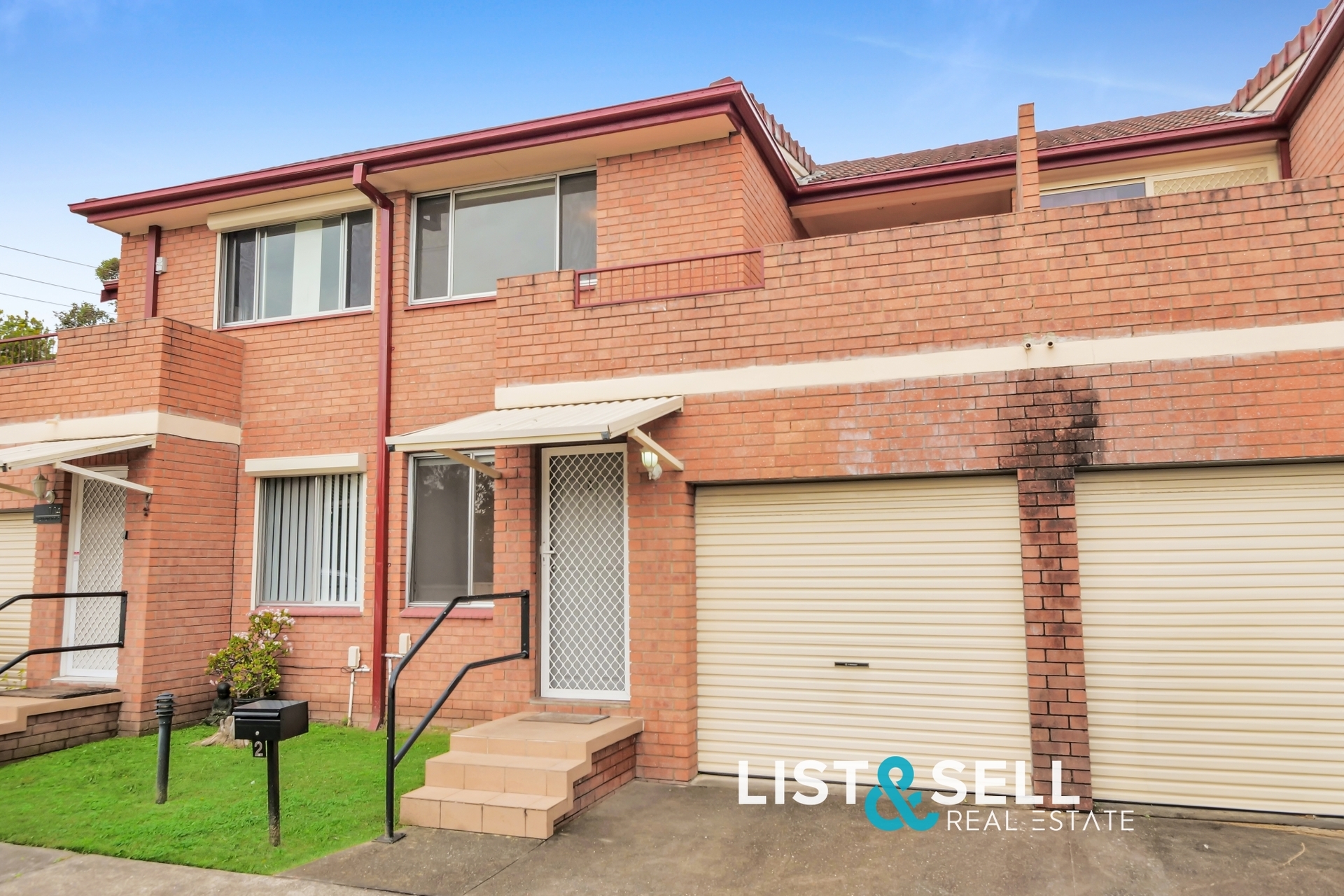 UNIT 2 14 BUNBURY RD, MACQUARIE FIELDS NSW 2564, 0 rūma, 0 rūma horoi, Townhouse