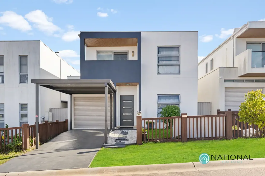 Villawood 5ਬੈੱਡਰੂਮ Modern 5-Bedroom Duplex with Alfresco Entertaining & Vacant Possession