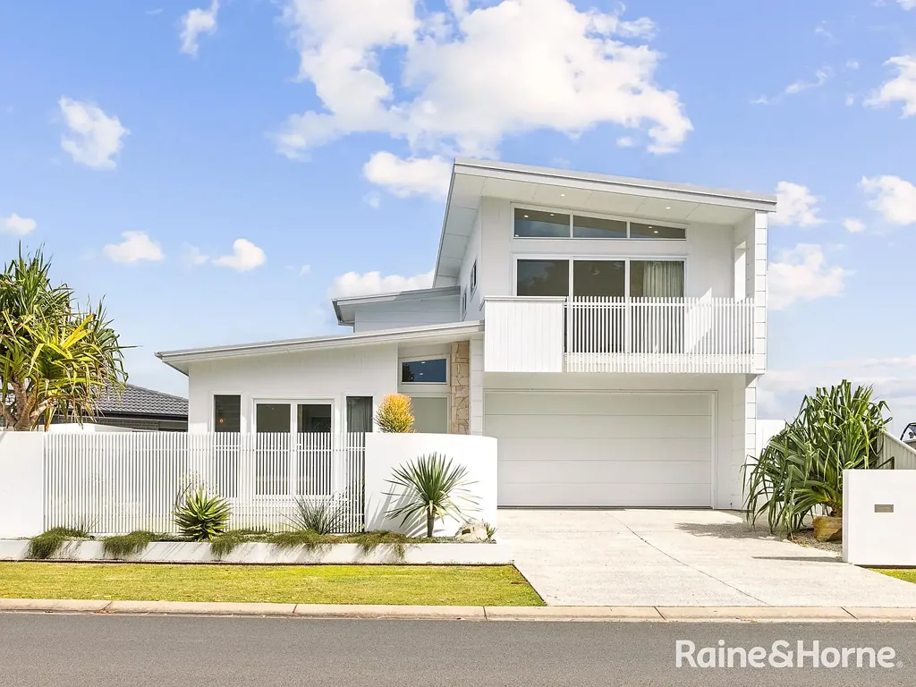 Yamba 3બેડરૂમ Lake Views, Private Plunge Pool & Modern Coastal Living at its Finest