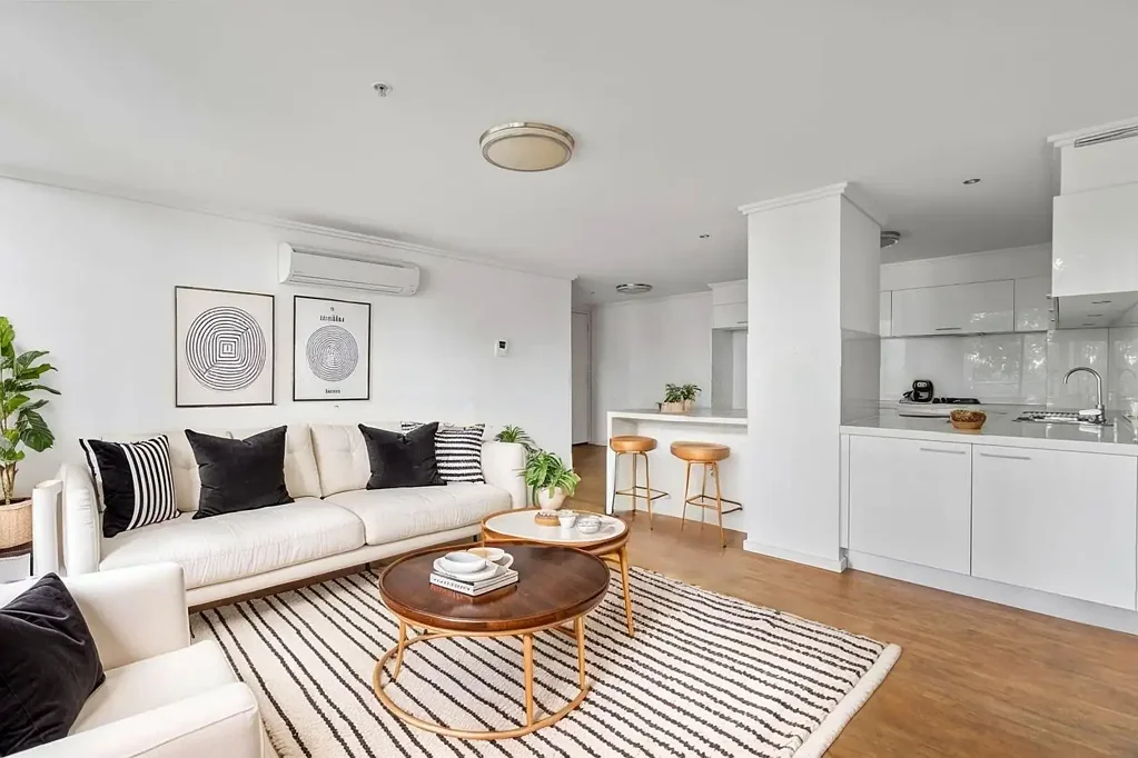 Light-Filled Three-Bedroom with Leafy Green Outlooks