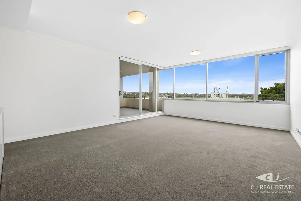 2 Bedroom in Tanner Building with Convenient Location