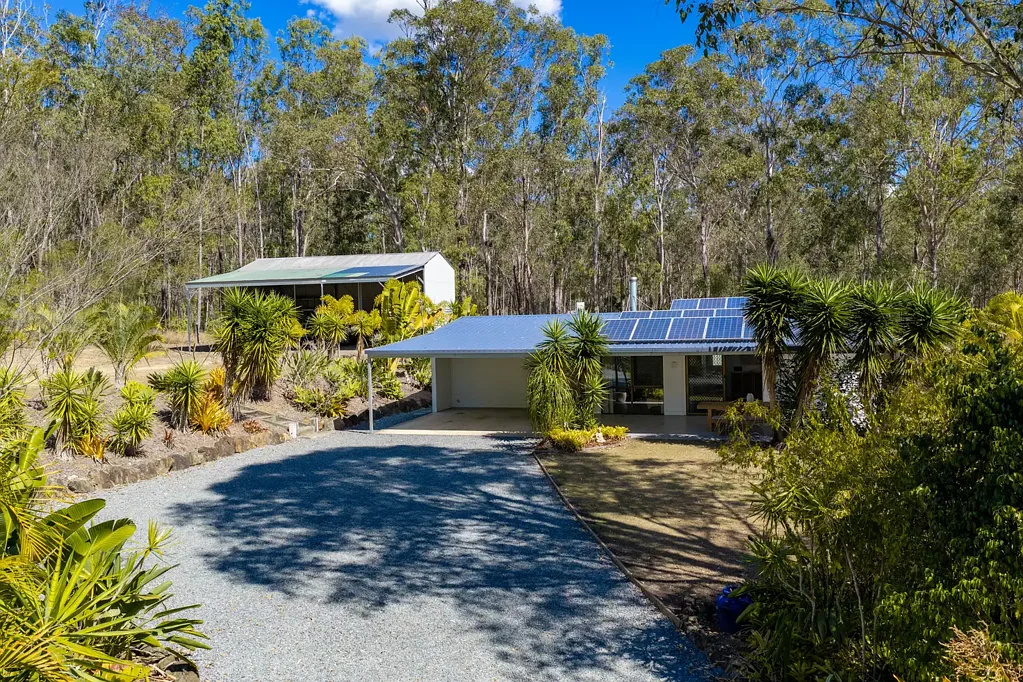Curra 3Zimmer Renovated Family Home on 2.47 Acres with a Tropical Feel
