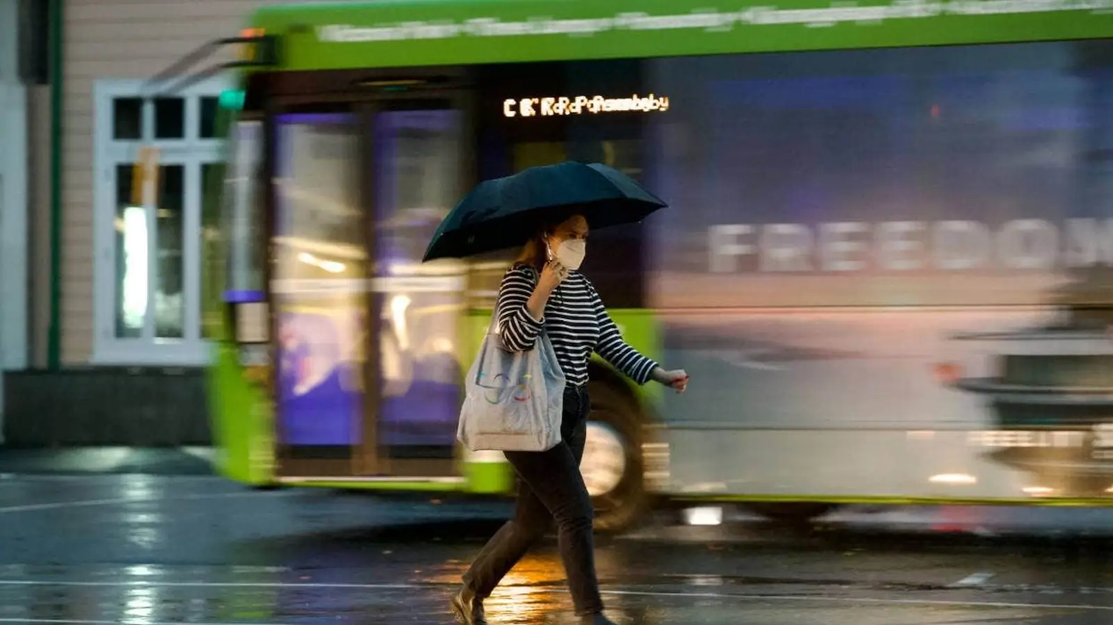 奥克兰再次拉响雷暴警报，今日局部强降雨，或有冰雹