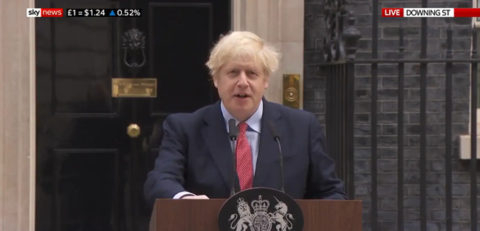约翰逊病愈后首次公开亮相:感谢拉布 感谢英国民众