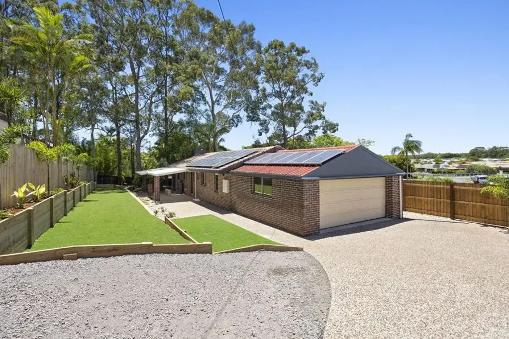 Maroochydore 3 Slaapkamer Freshly Renovated, Low-Set Beauty in a convenient location of Maroochydore.