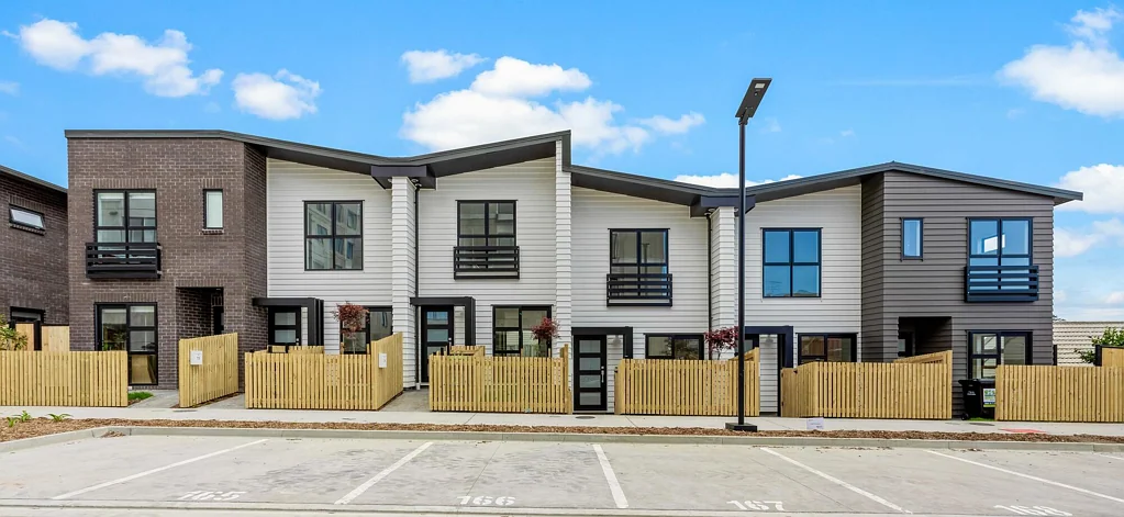 Te Atatu South 2Kwarto Modern Living, Unbeatable Value at $599,000!