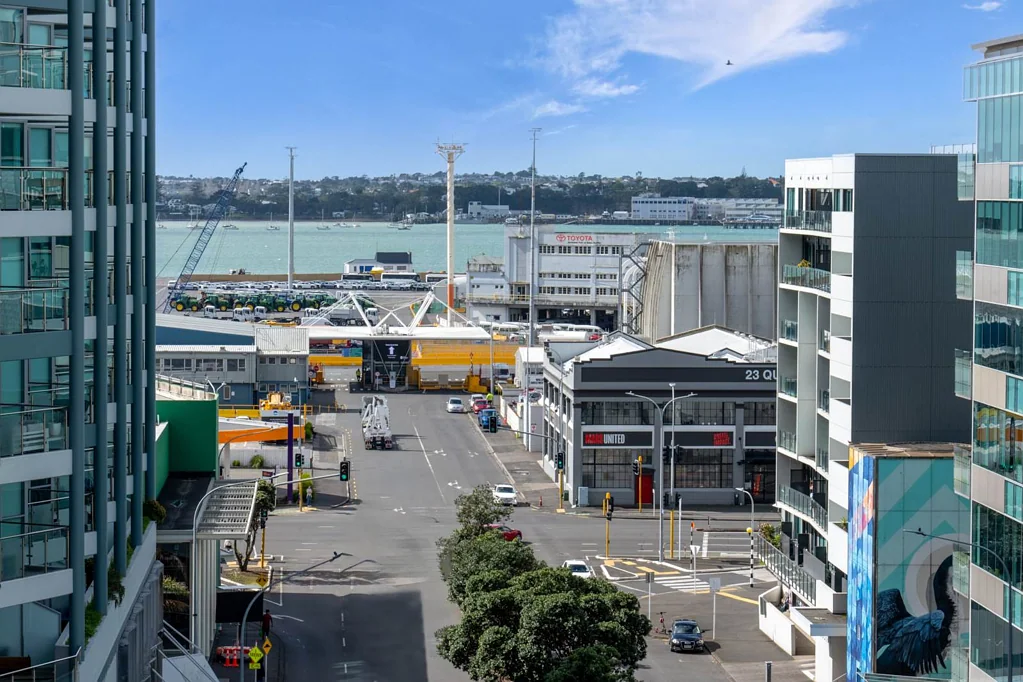 Auckland Central 1ਬੈੱਡਰੂਮ Freehold Near New with Seaview