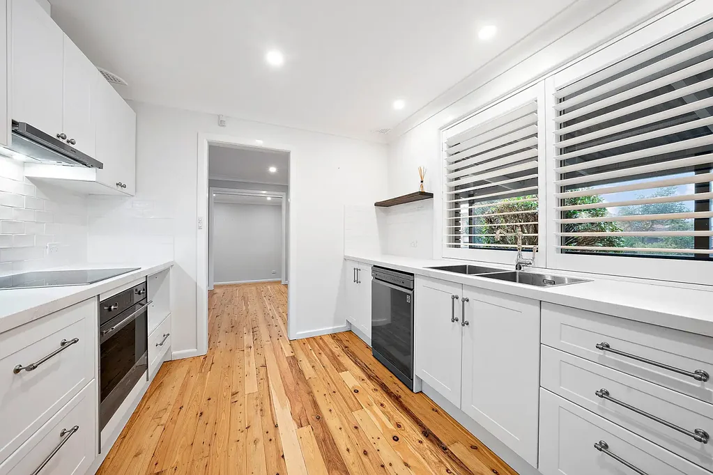 Bright, Modern and Newly Renovated