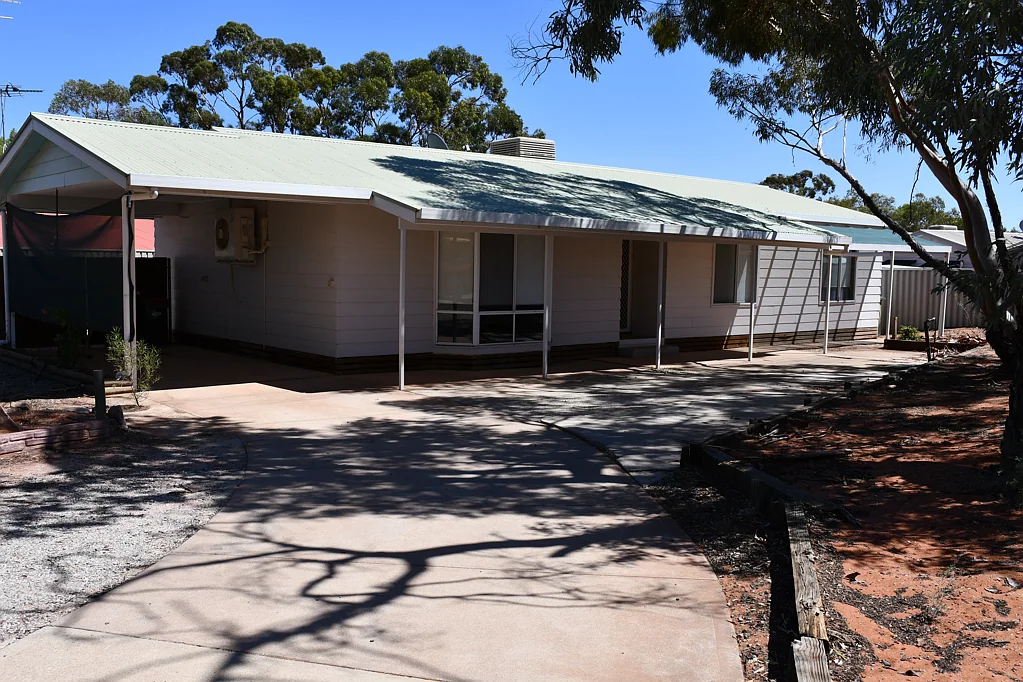 17 Mulgaria Cres, Roxby Downs, SA 5725