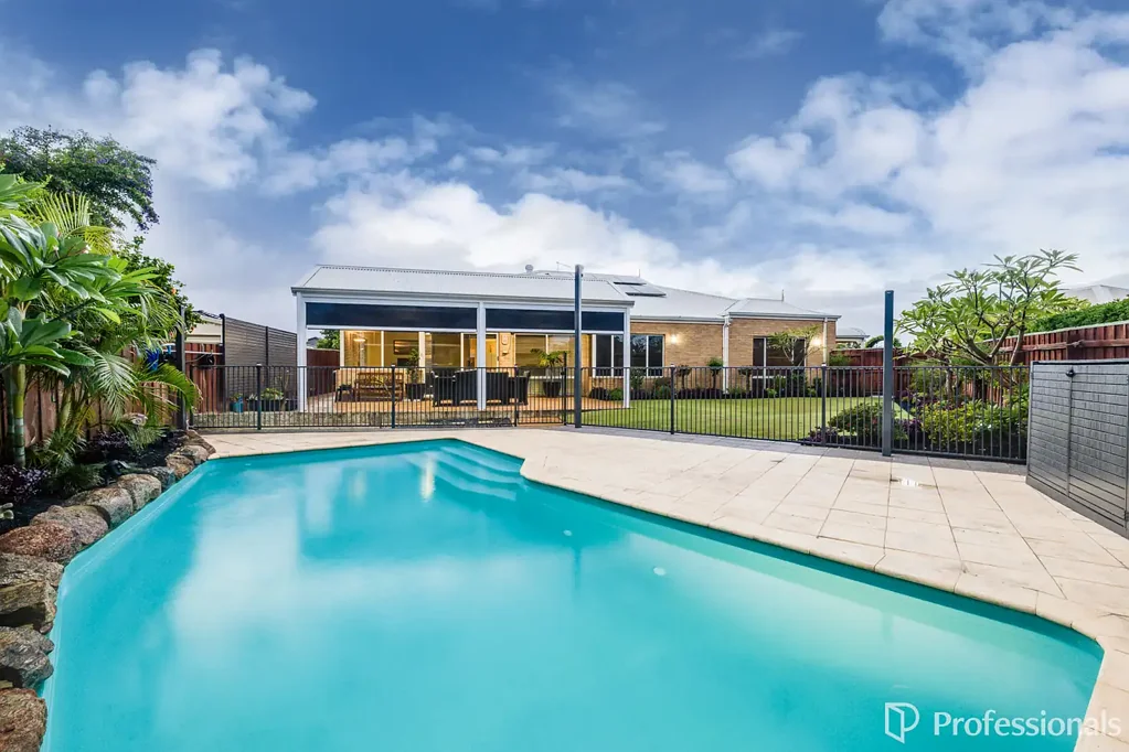 Landsdale 4房  Interested? Better Call Tom! 0488 004 363