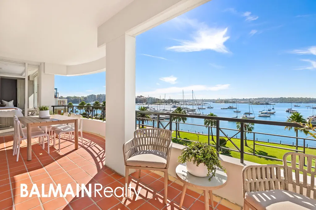 Rozelle 2침실 Extensively Renovated, Oversized Waterfront Entertainer Bathed in Northern Light