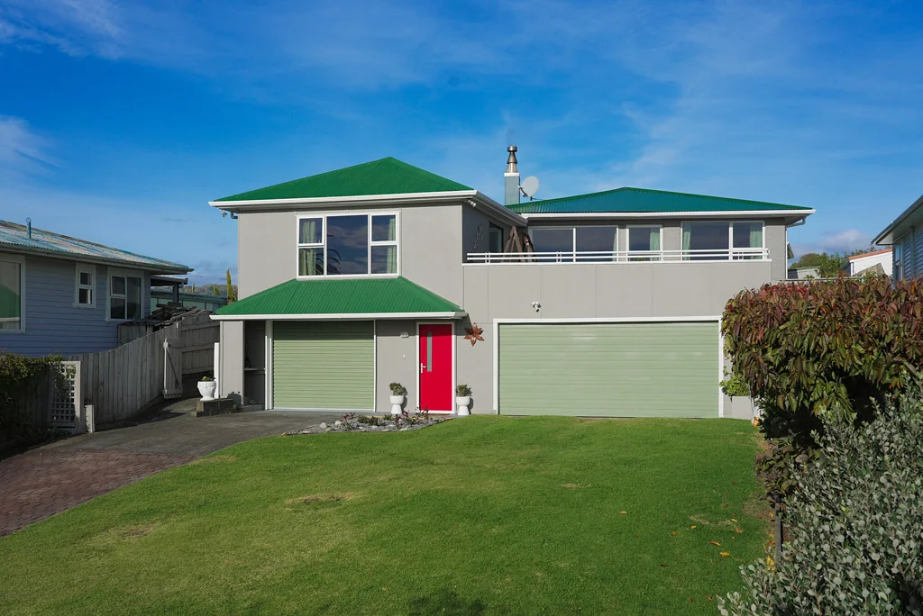 Paraparaumu Beach 4房  Garaging. Views. Schooling.