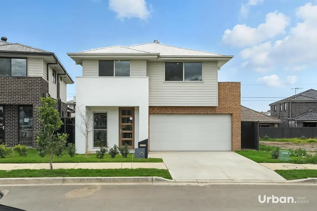 Austral 5ਬੈੱਡਰੂਮ Move-In Ready on 377.2sqm! Brand New 5-Bedroom Home in Austral's Premier Community