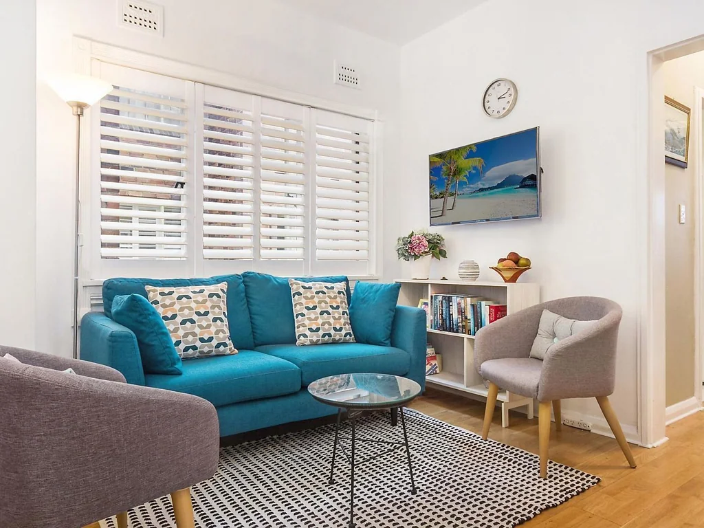 Beautifully appointed apartment in ultra convenient location