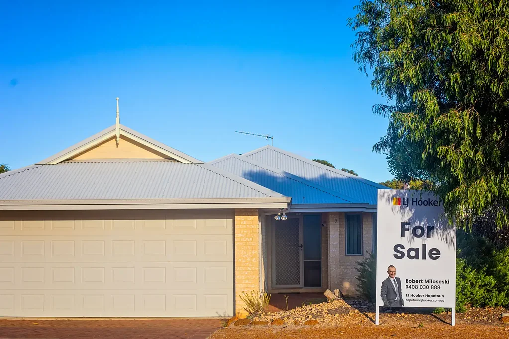 Hopetoun 4 Bedroom Sell with Robert Miloseski!!
Spacious Coastal Home with Investment Appeal!!!